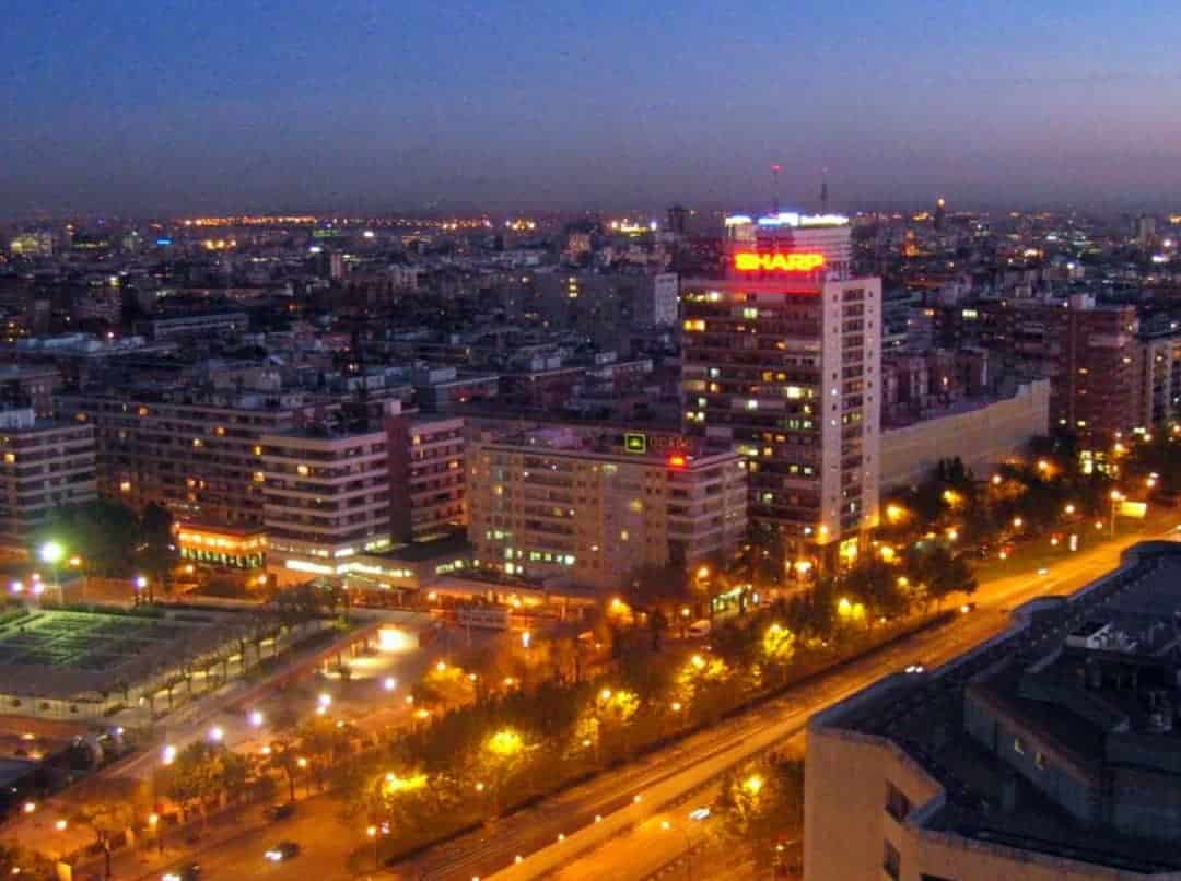 Vista aérea del barrio de Nueva España desde plaza De Castilla copyright wikipedia.org